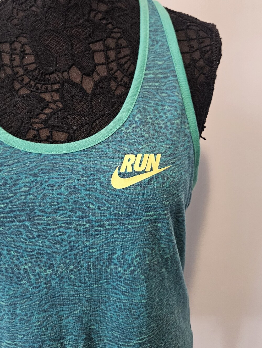 Nike Dri Fit Raceback Tank Top Womens XL Green Leopard Print Athletic Cut - Picture 2 of 9